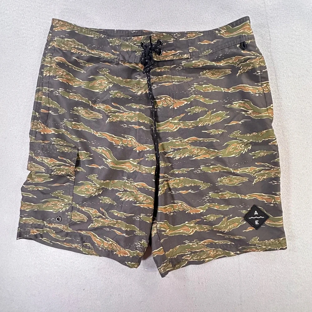 American Eagle Mens Tiger Stripe Camo Board Shorts Green Brown Swim Trunks Small